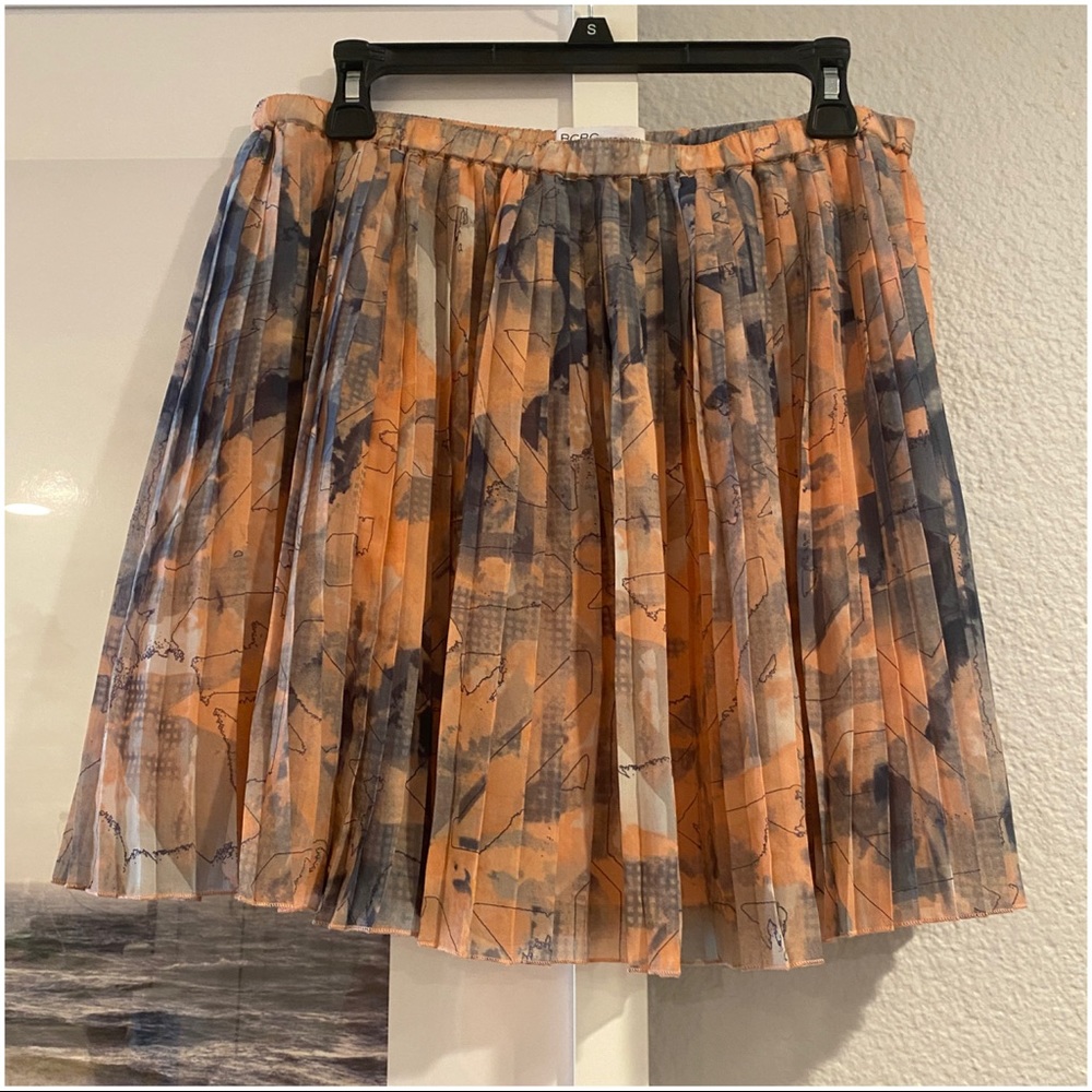 NWOT: BCBGeneration Pleated Skirt Sz: L